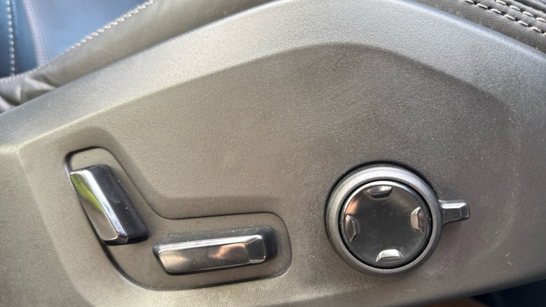 Volvo XC60 2.0 T8 [455] PHEV Ultra Dark 5dr AWD Geartronic Estate